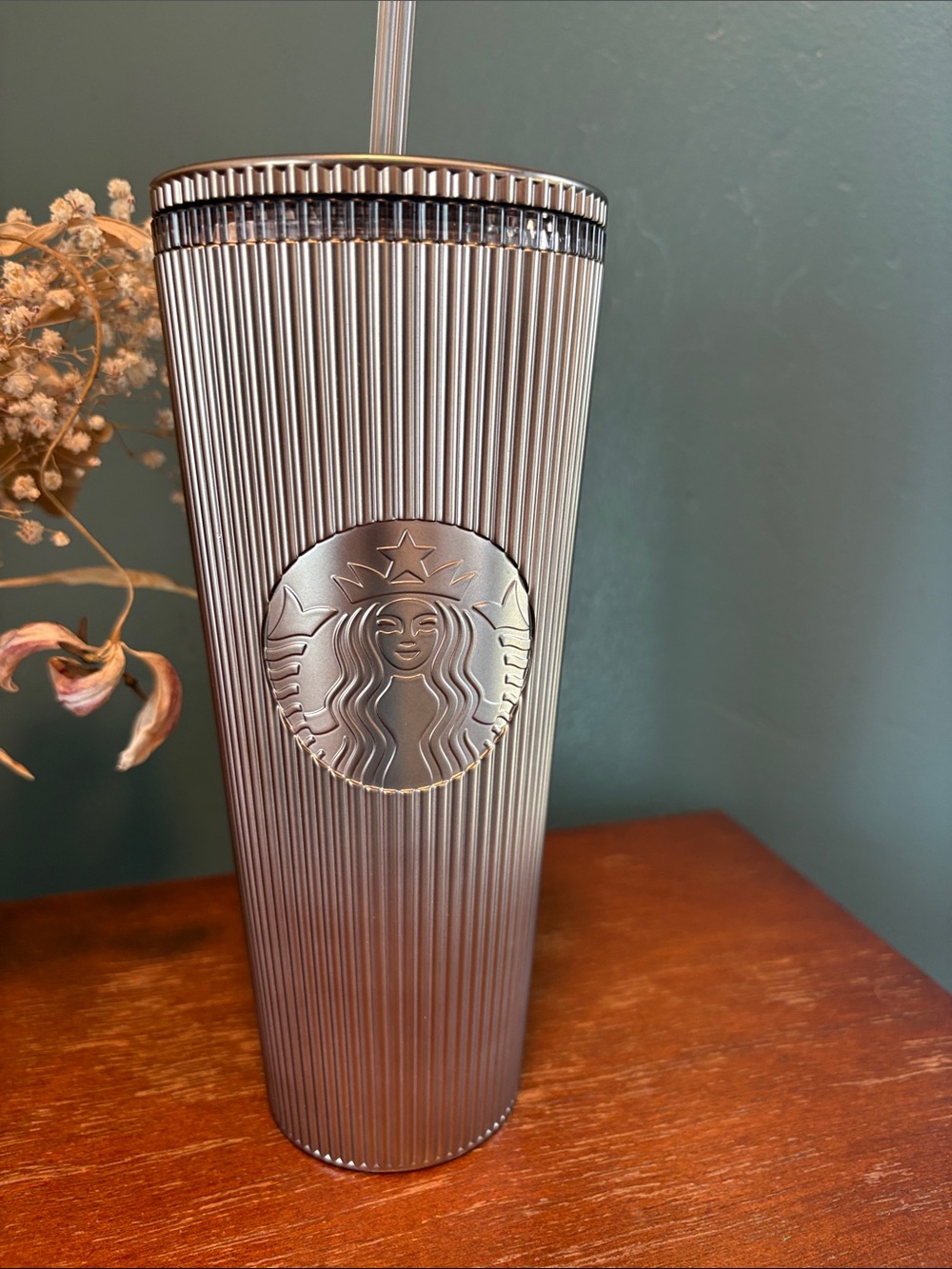 Starbucks Metallic Silver Ribbed Tumbler with Embossed Logo 24oz / 710 ml